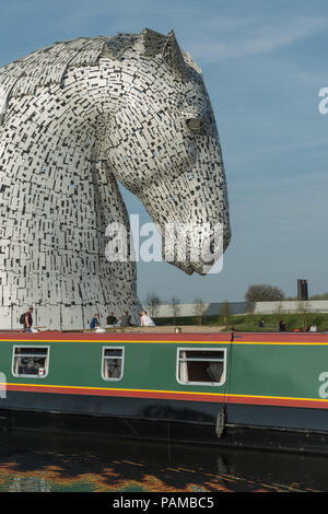 Die ikonischen Aufbau Digital Skulptur von Andy Scott Formen ein Gateway zu der Forth-and-Clyde-Kanal Becken an Helix Park in der Nähe von Falkirk, Schottland, Großbritannien Stockfoto