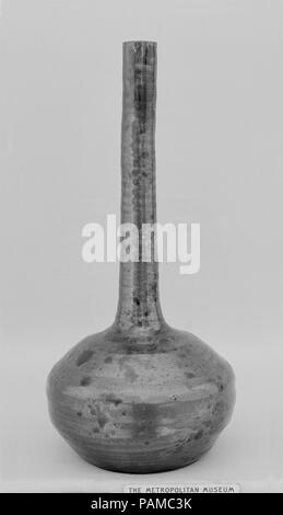 Flasche. Kultur: Japan. Abmessungen: H.11 cm. (28,3 cm). Datum: 17. Museum: Metropolitan Museum of Art, New York, USA. Stockfoto