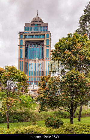 Kota Kinabalu, Malaysia - Dec 21, 2017: Blick in den Sabah State administrative Zentrum Gebäude in Kota Kinabalu, nördlichen Borneo, Malaysia. Stockfoto