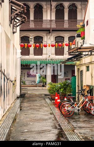 Singapur - Januar 12, 2018: die Fassade der alten Haus im Kolonialstil, Teil von Singapur Chinatown genannt. Stockfoto