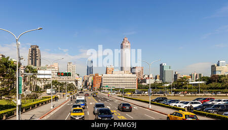 Taipei, Taiwan - Jan 16, 2018: Landschaft Blick auf den Verkehr und das Stadtbild Gebäude in Taipei, Taiwan. Stockfoto