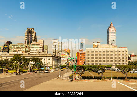 Taipei, Taiwan - Jan 16, 2018: Landschaft Blick auf den Verkehr und das Stadtbild Gebäude in Taipei, Taiwan. Stockfoto