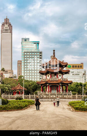 Taipei, Taiwan - Jan 16, 2018: Pavillon oder Pagode der chinesischen Architektur an der 228 Peace Memorial Park in Taipei, Taiwan, Stockfoto