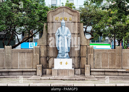 Taipei, Taiwan - Jan 16, 2018: Blick in den Konfuzius Statue bei 228 Peace Memorial Park in Taipeh, Taiwan. Stockfoto