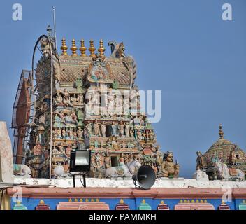 Blick auf die Werke der wichtigsten Heiligtum und seinem Turm - palani Tempel, Tamil Nadu. Stockfoto