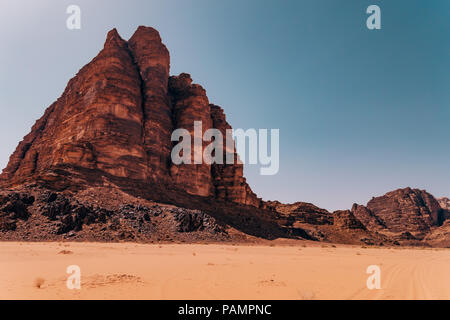 Das ist sogar Säulen" im Nationalpark Wadi Rum, Jordanien. Der Name stammt aus dem Buch "Lawrence von Arabien", allerdings in einem anderen Zusammenhang verwendet wird. Stockfoto