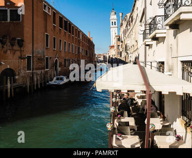 Nicht diese Stelle suchen romantisches Abendessen im in Venedig zu haben? Stockfoto