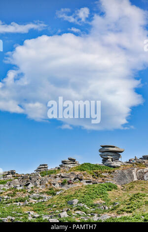 Vom 3. Juli 2018: Bodmin Moor, Coprnwall, UK-Stowe Hügel mit der berühmten Cheeswring und andere Granit Aufgabenbereiche an einem schönen Sommertag. Stockfoto