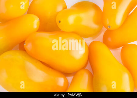 Ein Haufen von Pear drop Tomaten, helles Licht, studio Shot, horizontale Zusammensetzung Stockfoto