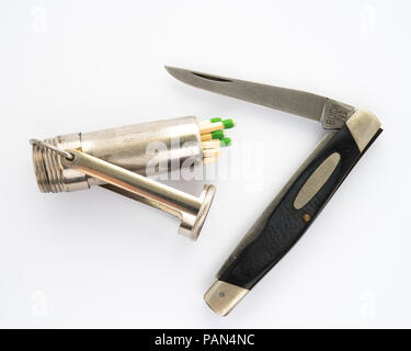 Eine alte und abgenutzte Buck 313 Bisamratte falten Taschenmesser mit einem Marmor Metall wasserdicht passen. Stockfoto