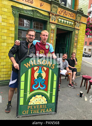 Neue Künstler pub Schild, Peveril des Peak Pub, Great Bridgewater Street, Manchester, North West England, Großbritannien Stockfoto