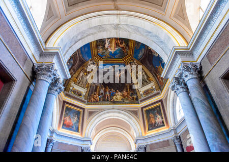 Vatikan, Vatikanstadt - 7. Mai 2016: Fresken an der Decke im Vatikan Museum. Es wurde gegründet im Jahr 1506 Stockfoto