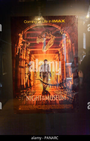 LONDON, ENGLAND - May 23, 2016: Nachts im Museum Poster mit Ben Stiller am Natural History Museum (1881), Exhibition Road, South Kensington Stockfoto