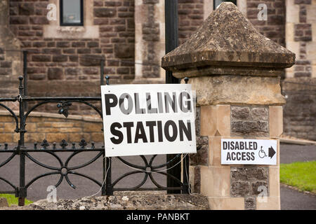 Ein Wahllokal und Beschilderungen in Gillingham North Dorset am Tag der EU/Brexit Referendum. 23.06.2016. England UK GB Stockfoto