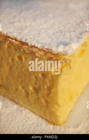 Köstliche Serbischen sweet Cream Pie, krempita, Nahaufnahme Stockfoto