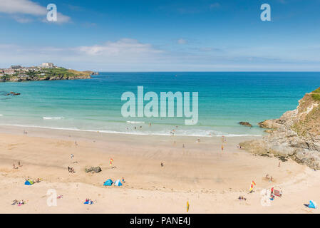 Urlauber, die Leute an der Great Western Beach in Newquay Cornwall. Stockfoto