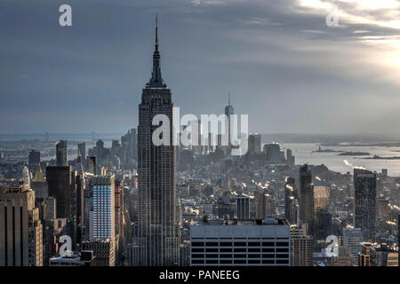 Blick auf Manhattan Formular oben auf dem Felsen Aussichtsplattform auf dem Rockefeller Center, New York City, USA, 31 Dezember, 2017 Foto © Fabio Stockfoto