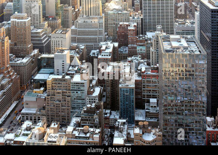 Blick auf Manhattan Formular oben auf dem Felsen Aussichtsplattform auf dem Rockefeller Center, New York City, USA, 31 Dezember, 2017 Foto © Fabio Stockfoto