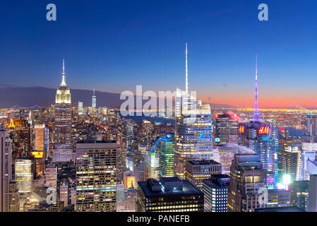 Blick auf Manhattan Formular oben auf dem Felsen Aussichtsplattform auf dem Rockefeller Center, New York City, USA, 31 Dezember, 2017 Foto © Fabio Stockfoto