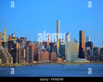 Manhattan Skyline bei Sonnenuntergang, New York, USA, 31 Dezember, 2017 Foto © Fabio Mazzarella/Sintesi/Alamy Stock Foto Stockfoto