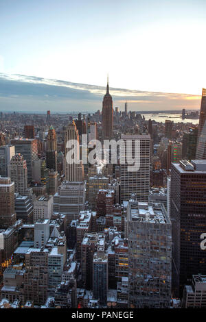 Blick auf Manhattan Formular oben auf dem Felsen Aussichtsplattform auf dem Rockefeller Center, New York City, USA, 31 Dezember, 2017 Foto © Fabio Stockfoto