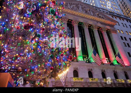 Die Börse in der Wall Street an Weihnachten, Manhattan, New York City, USA, 30. Dezember 2017 Foto © Fabio Mazzarella/Sintesi/Ala Stockfoto