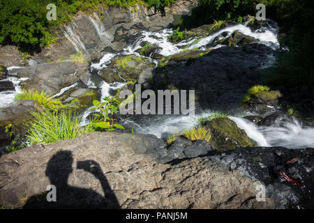 Schatten eines Touristen, der Mensch, die Bilder von Tarangban fällt, in Calbayog Samar - Philippinen Stockfoto