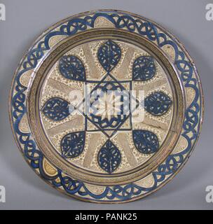 Deep Dish. Kultur: Spanisch. Maße: Gesamt: 18 cm. (46,4 cm). Datum: 1420-1430. Museum: Metropolitan Museum of Art, New York, USA. Stockfoto