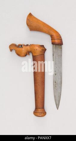 Messer mit Scheide. Kultur: Indonesisch, Sulawesi (evtl. Phillipinische). Abmessungen: L. mit Scheide 9. (22,9 cm); L.ohne Ummantelung 8 1/4 in. (21 cm); W. 3 3/16 in. (8,1 cm); Wt. 1.7 oz. (48,2 g); Gew. der Hülle 1 oz. (28,3 g). Datum: 18. bis 19. Jahrhundert. Museum: Metropolitan Museum of Art, New York, USA. Stockfoto