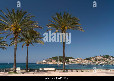 Spanien, Balearen, Mallorca, Port de Soller, Strandpromenade Stockfoto