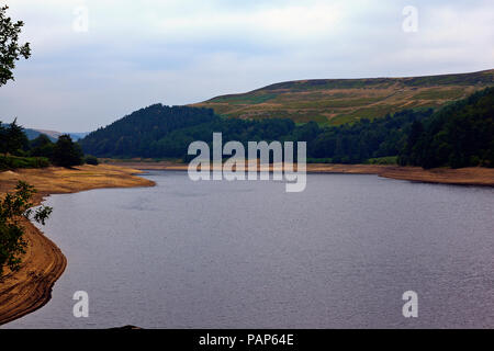 Derwent Resevoir in der Drbyshire Peak District bei niedrigem Wasserstand Juli 2018 Stockfoto