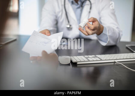 Arzt, Patient ein Hinweis Stockfoto