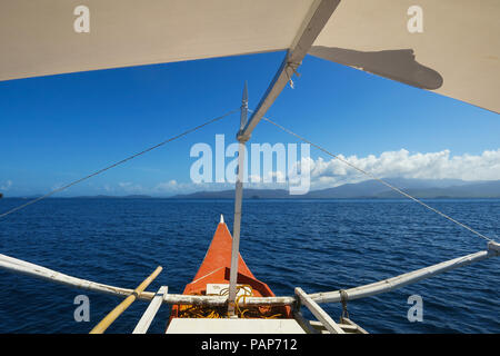 Meerblick von einer Insel Hopping tour Boot auf dem Wasser - Puerto Princesa, Palawan - Philippinen Stockfoto