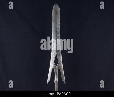 Pfeilspitze (Yanone). Kultur: Japanisch. Abmessungen: L 14. (35,6 cm); L. von Kopf 8 9/16-in. (21,7 cm); W. 2. (5,1 cm); Wt. 3.9 oz. (110.6 g). Datum: 18. Museum: Metropolitan Museum of Art, New York, USA. Stockfoto