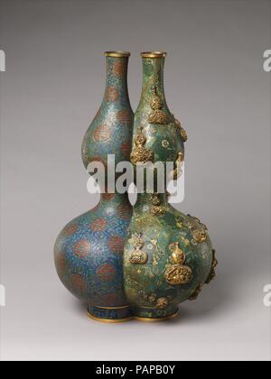 Doppel Vase. Kultur: China. Abmessungen: H.24 cm. (62,2 cm); W. 15 1/4 in. (38,7 cm); D.11. (27,9 cm). Museum: Metropolitan Museum of Art, New York, USA. Stockfoto