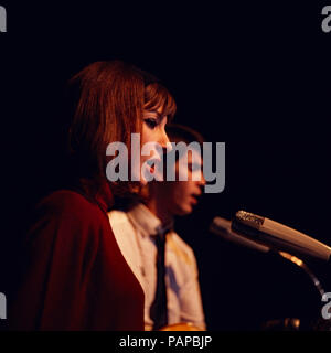 Das israelische Gesangsduo Esther und Abi Ofarim, Deutschland 1967. Israelische Gesang duo Esther und Abi Ofarim, Deutschland 1967. Stockfoto