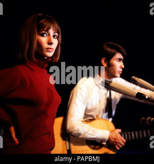 Das israelische Gesangsduo Esther und Abi Ofarim, Deutschland 1967. Israelische Gesang duo Esther und Abi Ofarim, Deutschland 1967. Stockfoto