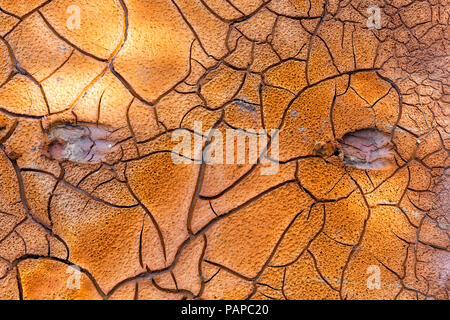 Spanien, Andalusien, Rio Tinto, Riverside, getrocknet, und Sand Stockfoto