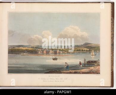 Hudson (Nr. 13 Der Hudson River Portfolio). Artist: nach William Guy Wand (Irland, Dublin 1792 - nach 1864 Irland (Aktiv)). Abmessungen: Bild: 14 1/16 x 20 3/16 in. (35,7 x 51,3 cm) Blatt: 19 x 24 cm. (48,3 x 62,2 cm). Plasmaätzer: John Hill (Us (England), London 1770-1850 Clarksville, New York). Herausgeber: Henry J. Megarey (American, 1818-1845 New York). Serie/Portfolio: die Hudson River Portfolio. Datum: 1825. Die Stadt von Hudson, hier über vom Fluss aus gesehen, befindet sich auf dem Ostufer. John's Agg Texte "fünf oder sechs tausend Einwohnern, unter denen wir entdecken Stockfoto