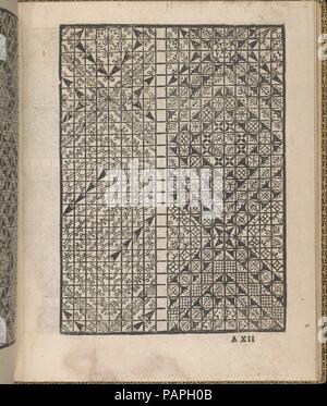 Giardineto novo di punti tagliati et gropposi pro exercitio & ornamento delle Donne (Venedig 1554), Seite 7 (Vorderseite). Binder: Lloyd, Wallis & Lloyd (Briten, nach 1821 aktiv, London). Abmessungen: 7-5/8 x 6-3/8 x 1/4 in. (19,4 x 16,2 x 0,6 cm). Herausgeber: Matteo Pagano (Italienisch, 1515-1588). Datum: 1554. Von Matteo Pagano, Italienisch, 1515-1588, von Lloyd, Wallis & Lloyd, Britischen, aktive London gebunden nach 1821 veröffentlicht. Von oben nach unten und von links nach rechts: Design besteht aus 2 Spalten auf einem Raster gedruckt. Linke Spalte ist mit einem Interlace Motiv, durch ein "X", und endet gefolgt eingerichtet Stockfoto