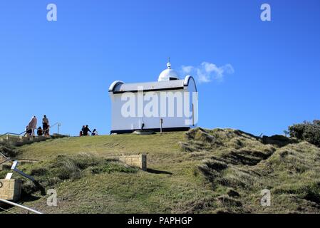 Menschen bei Tacking Point Lighthouse am 10. Juli 2018 in New South Wales Küstenort Port Macquarie in Australien Stockfoto