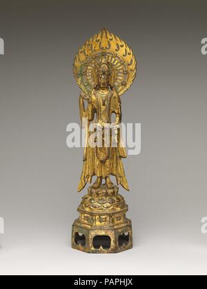 Bodhisattva Avalokiteshvara (guanyin). Kultur: China. Abmessungen: H.17 cm. (43,8 cm); W. 5. (12,7 cm); D. 4 7/8 in. (12,4 cm). Datum: Ende 6.Jh.. Diese Skulptur ist eine der frühesten bekannten Beispiele des Bodhisattva Avalokiteshvara, eine Weide Zweig. Das Willow, die später Standard in den Bildern von Avalokiteshvara, mit Heilung verbunden ist. Museum: Metropolitan Museum of Art, New York, USA. Stockfoto