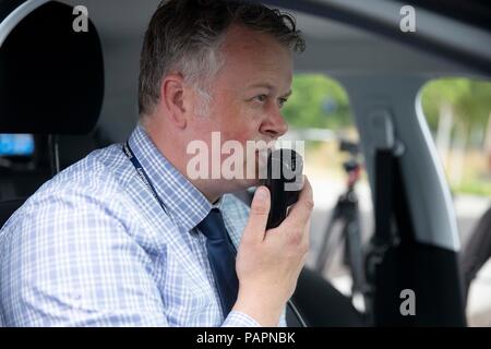 DI Andy Crowe zeigt die im Auto Alkohol interlock Gerät, welches Getränk Treiber von beginnen, Ihr Motor, wenn sie über die rechtlichen Trinken fahren Sie Begrenzung sind, bei Durham Polizei Hauptquartier stoppt. Stockfoto