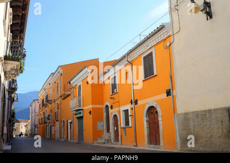 CORFINIO, ITALIEN - SEPTEMBER 06,2015: Blick auf die Altstadt - Corfinio, L'Aquila, in der Region Abruzzen - Italien Stockfoto