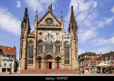 Mulhouse Kathedrale vom Marktplatz in Mulhouse, Elsass, Frankreich. Stockfoto