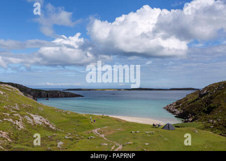 Auf dem Campingplatz und genießen den Strand bei Ceannabeinne, in der Nähe von Durness, Sutherland, Schottland Stockfoto