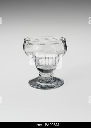 Salzfass. Kultur: Amerikanische oder Britische. Abmessungen: H.2 3/4 in. (7 cm). Datum: 1780-1825. Museum: Metropolitan Museum of Art, New York, USA. Stockfoto