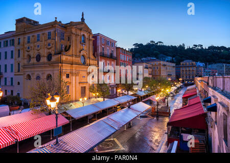 Frankreich, Provence-Alpes-Cote d'Azur, Nizza, Altstadt, Cours Saleya, Markt in der Morgendämmerung Stockfoto