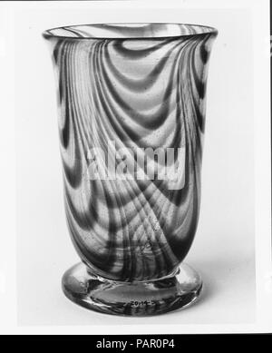 Vase. Kultur: American. Abmessungen: H.6 1/4 in. (15,9 cm). Datum: 1860-80. Museum: Metropolitan Museum of Art, New York, USA. Stockfoto