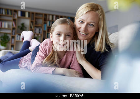 Mutter und Tochter Spaß zu Hause Stockfoto